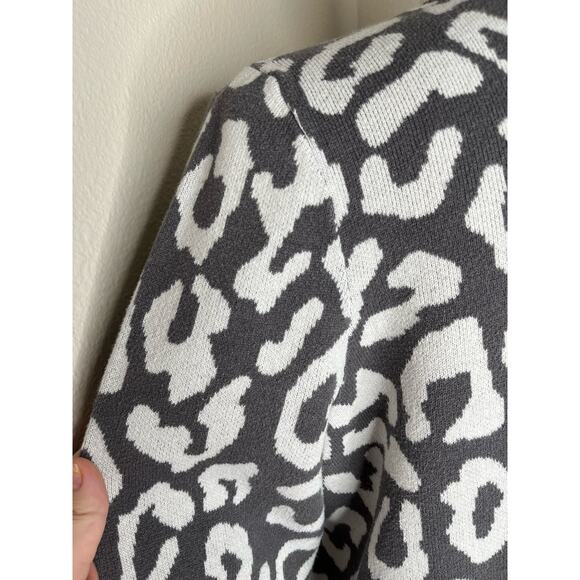 LANE BRYANT Dark Gray & White Leopard Print Crewneck Sweater Size 18 - Picture 12 of 16